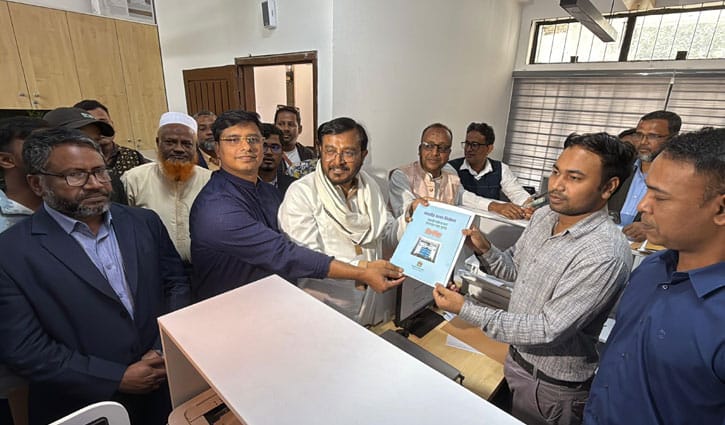 ফেনী-২: মনোনয়নপত্র তুললেন এবি পার্টির মঞ্জু