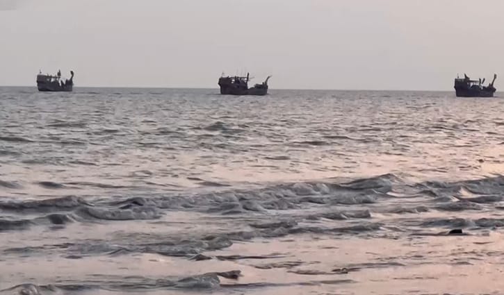 ১৩ জেলেকে ধরে নিয়ে গেছে আরাকান আর্মি