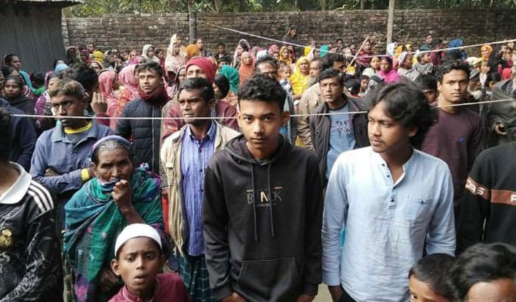 ঘরে ঝুলছিল মা-মেয়ের লাশ