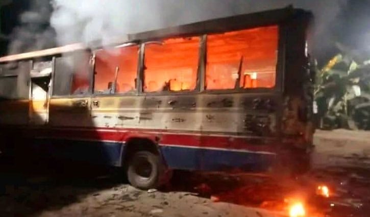 ত্রিশালে মহাসড়কের পাশে দাঁড়িয়ে থাকা বাসে আগুন