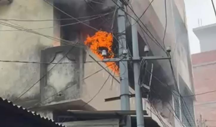 কুষ্টিয়া শহরের তহ মার্কেটে আগুন