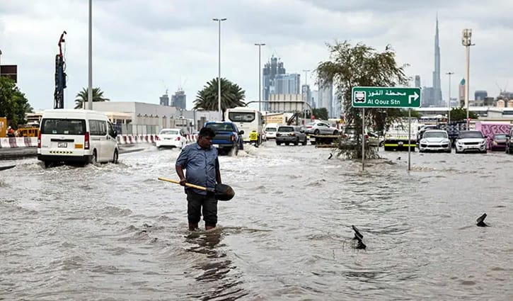বিরল ভারী বৃষ্টিপাতে বন্যার কবলে দুবাই
