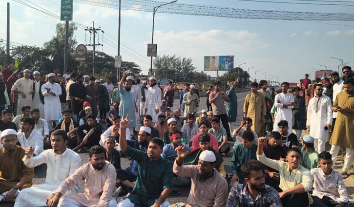 হাদি হত্যার বিচারের দাবিতে ঢাকা-চট্টগ্রাম মহাসড়ক অবরোধ