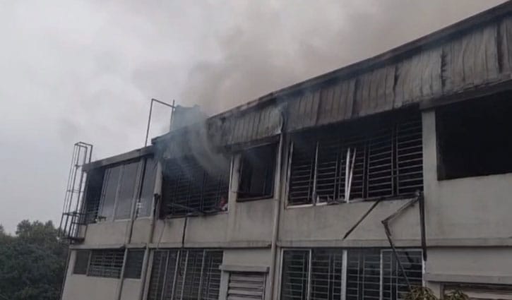 গাজীপুরে কার্টন কারখানার আগুন সাড়ে ৪ ঘণ্টা পর নিয়ন্ত্রণে