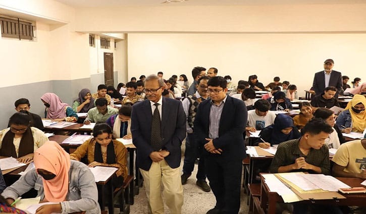 জবিতে ‘ই’ ইউনিটের ভর্তি পরীক্ষা সম্পন্ন, উপস্থিতি ৮১ শতাংশ