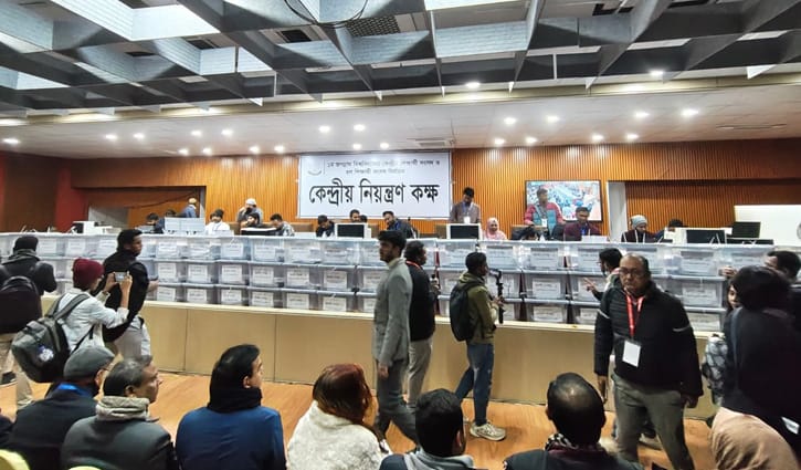 ভিপি পদে হাড্ডাহাড্ডি লড়াই, ৮ কেন্দ্রে ব্যবধান ৬ ভোট 