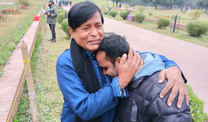 জিয়ার মাজারে কান্নায় ভেঙে পড়লেন নেতাকর্মীরা