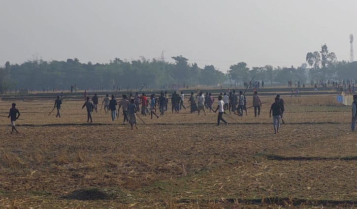 ঘোড়দৌড়কে কেন্দ্র করে দুই গ্রামবাসীর সংঘর্ষে আহত অর্ধশতাধিক