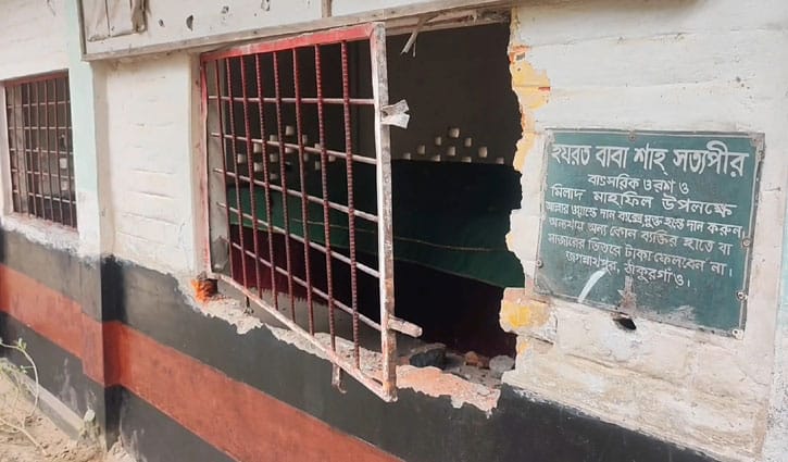 ঠাকুরগাঁওয়ে রাতের আঁধারে মাজার ও কবর ভাঙচুর