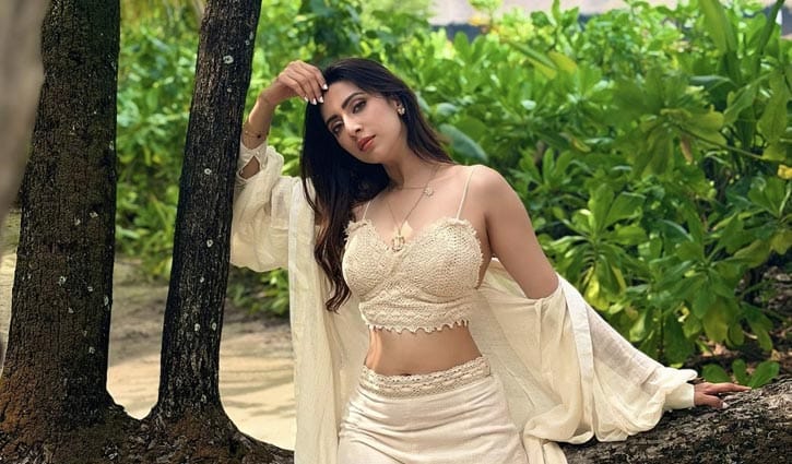 নতুন চলচ্চিত্রে বিদ্যা সিনহা মিম