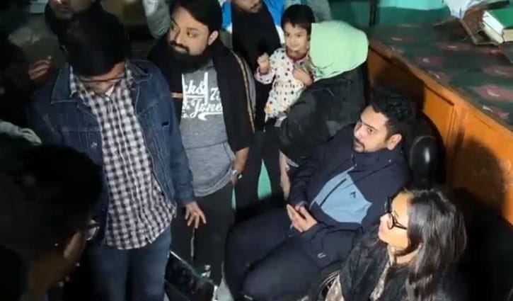 সুরভীকে দেখতে মধ্যরাতে বাসায় হাজির নাহিদ