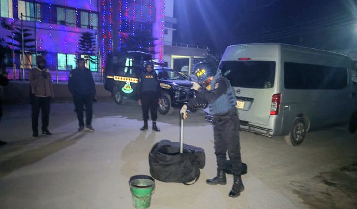 গাইবান্ধায় গ্রামীণ ব্যাংকের সামনে থেকে অবিস্ফোরিত ৪ ককটেল উদ্ধার