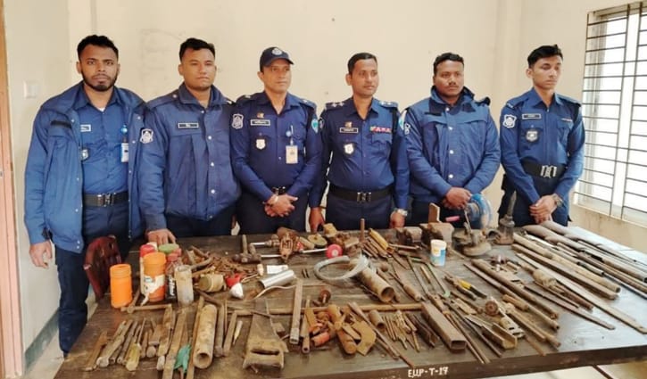 রামুতে অস্ত্র তৈরির গোপন কারখানা, বিপুল সরঞ্জাম উদ্ধার