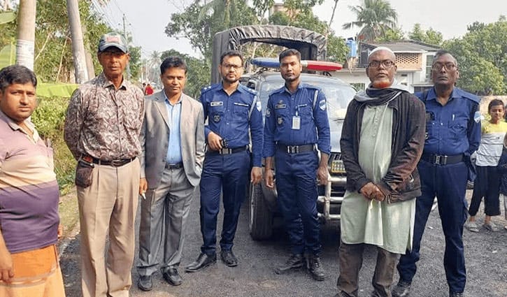 সাতক্ষীরায় পুলিশ পাহারায় শেষ হলো রাস্তার কাজ 