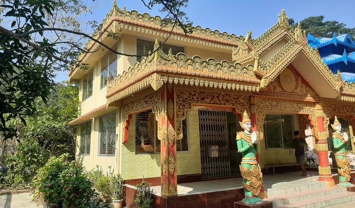 মহেশখালীর দর্শনীয় স্থাপনা: বড় রাখাইন পাড়া বৌদ্ধ মন্দির