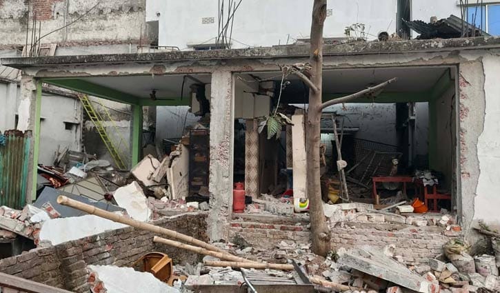 কেরানীগঞ্জে বিস্ফোরণে ‍উড়ে গেল মাদ্রাসা কক্ষ, আহত ৪