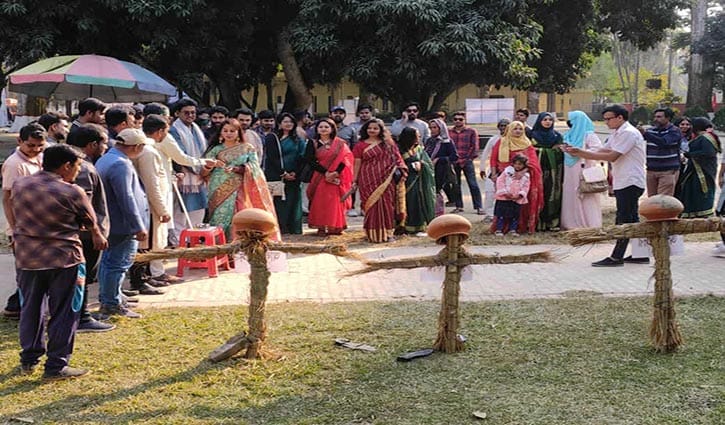‘হানাদার হান্ট’, বিজয় দিবসে রাবি ছাত্রদলের প্রতীকী জুতা নিক্ষেপ কর্মসূচি