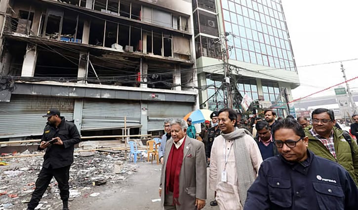 প্রথম আলো ও ডেইলি স্টারে হামলাকারীদের বিরুদ্ধে ব্যবস্থা নেবে সরকার: নৌ উপদেষ্টা