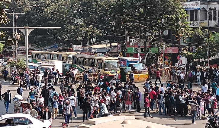 স্বরাষ্ট্র উপদেষ্টার পদত্যাগ দাবিতে শাহবাগ ব্লকেড 