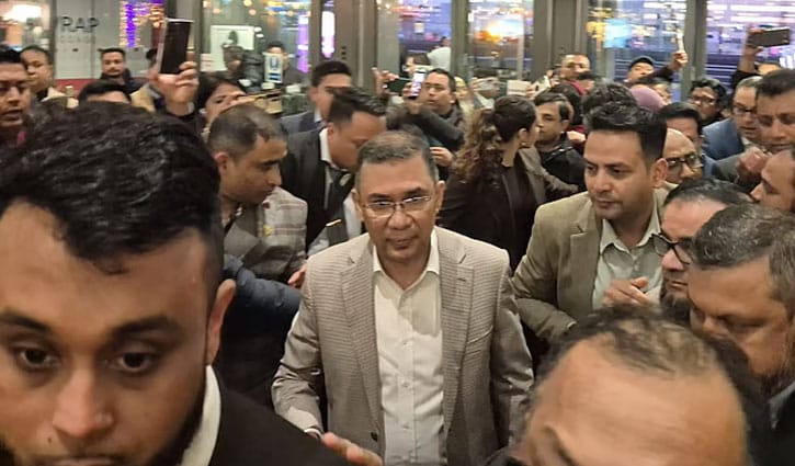 হিথ্রো বিমানবন্দরে তারেক রহমান, দেশের ফ্লাইট রাত সোয়া ১২টায়