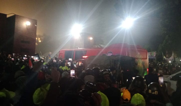 বীর শহীদদের স্মরণে জাতীয় স্মৃতিসৌধে তারেক রহমান