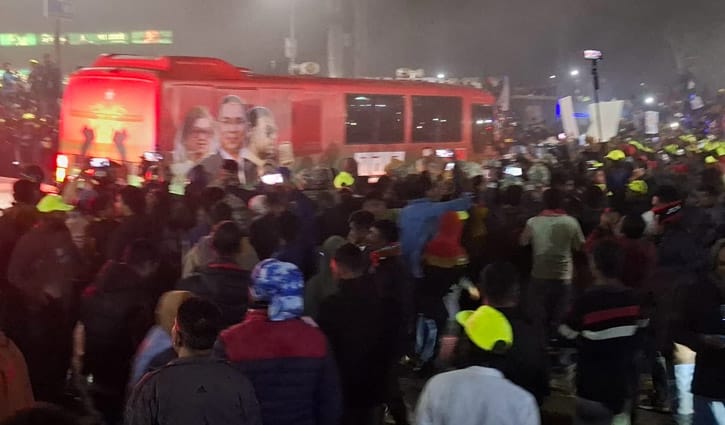 শ্রদ্ধা নিবেদন শেষে জাতীয় স্মৃতিসৌধ ছাড়লেন তারেক রহমান 