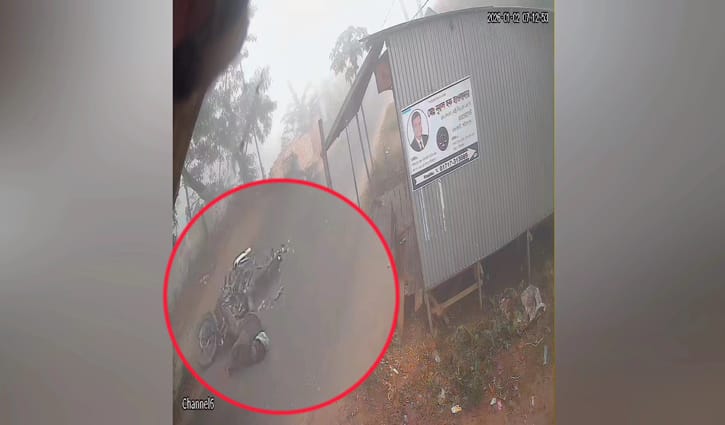 শরীয়তপুরে ট্রাকচাপায় প্রাণ গেল ফল ব্যবসায়ীর