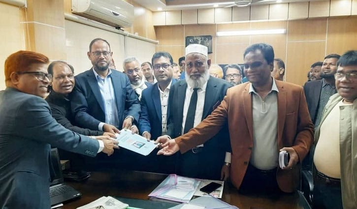 টাঙ্গাইলে একসঙ্গে বিএনপির মনোনয়ন ফরম সংগ্রহ করলেন দুই ভাই