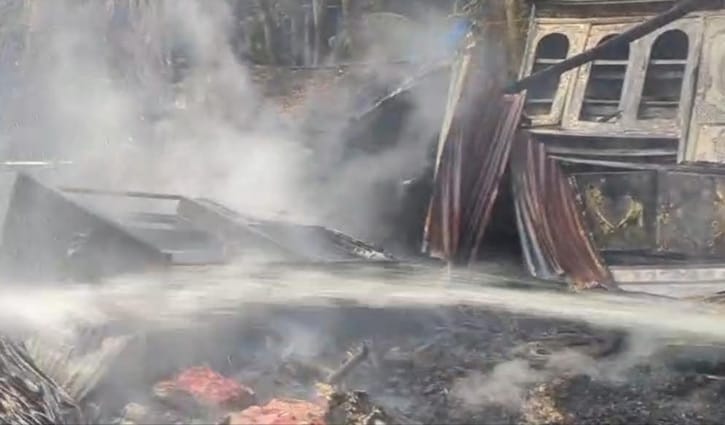 আগুনে পুড়ে মরলো ৪ মাসের শিশু