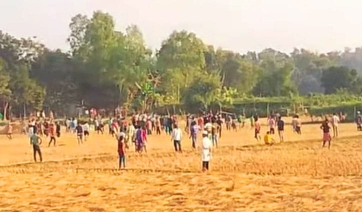 ধানের খড় শুকানো নিয়ে দুই গ্রামবাসীর সংঘর্ষ, অর্ধশতাধিক আহত