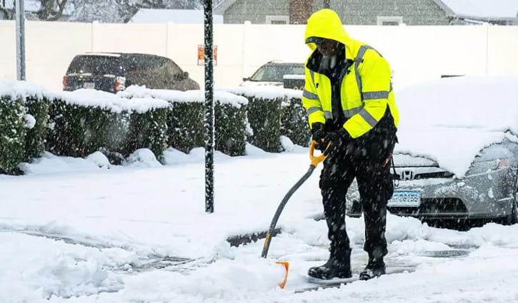 যুক্তরাষ্ট্রে শীতকালীন ঝড়ের আশঙ্কায় হাজারো ফ্লাইট ব্যাহত