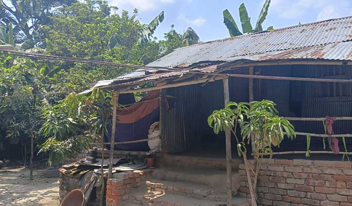 সাতক্ষীরায় কলেজছাত্রীর গায়ে আগুন লাগিয়ে আত্মহত্যা