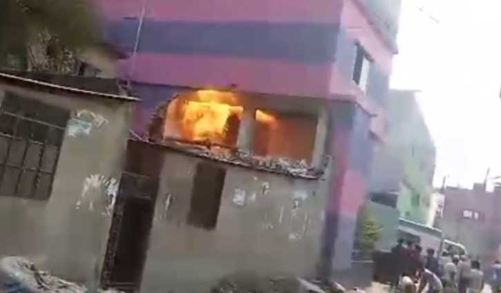 নারায়ণগঞ্জে কারখানায় বিস্ফোরণ, দগ্ধ ৩ 