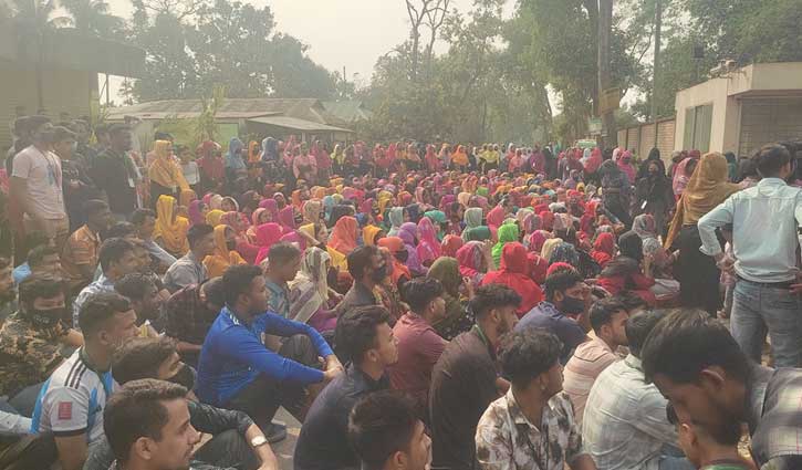 গাজীপুরে বেতনের দাবিতে শ্রমিকদের সড়ক অবরোধ  