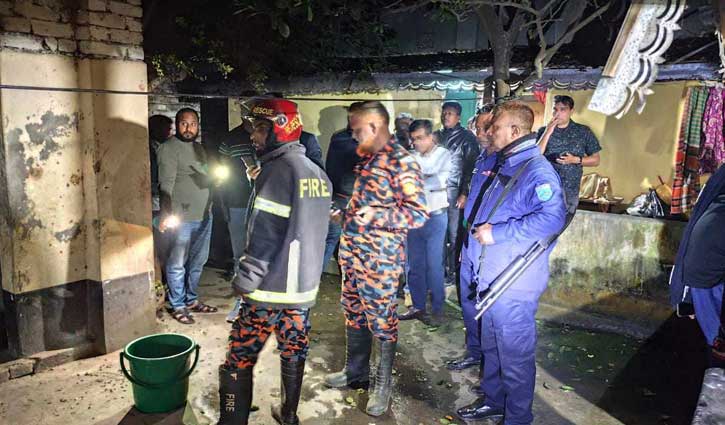 বগুড়া যুবদল নেতার বাড়িতে পেট্রোল বোমা হামলা, আহত ১ বগুড়া যুবদল নেতার বাড়িতে পেট্রোল বোমা হামলা, আহত ১