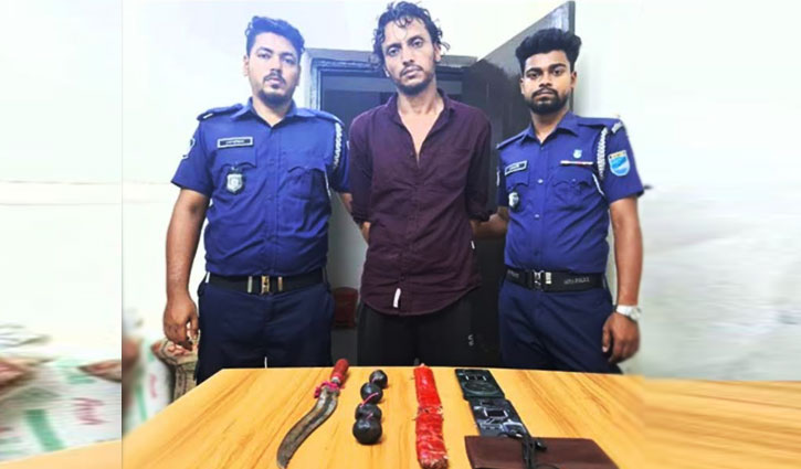 মুন্সীগঞ্জে অস্ত্র ও বিষ্ফোরক দ্রব্যসহ ছিনতাইকারী বাবু মিজি আটক মুন্সীগঞ্জে অস্ত্র ও বিষ্ফোরক দ্রব্যসহ ছিনতাইকারী বাবু মিজি আটক
