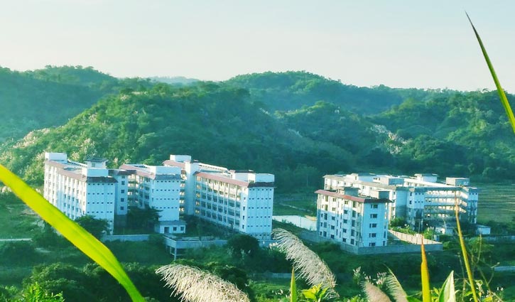 চবিতে হলে আসন বরাদ্দে বিলম্ব, বিপাকে শিক্ষার্থীরা