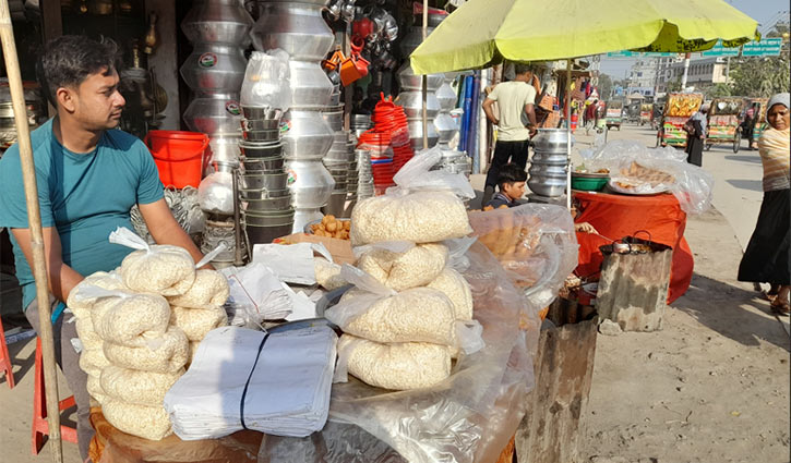‘সংসার চালানোই মুশকিল, ইফতার কিনবো কীভাবে’ ‘সংসার চালানোই মুশকিল, ইফতার কিনবো কীভাবে’