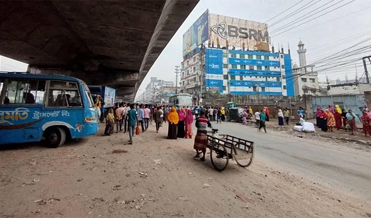 কারখানা অনির্দিষ্টকাল বন্ধের প্রতিবাদে মহাসড়ক অবরোধ 