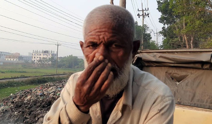রঘুনন্দন পাহাড়ে ময়লার ভাগাড়, দুর্গন্ধে অতিষ্ট পথচারী