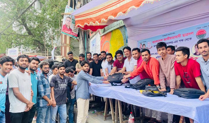 রাবির ভর্তিচ্ছুদের সহায়তায় জবি ছাত্রদলের হেল্প ডেস্ক রাবির ভর্তিচ্ছুদের সহায়তায় জবি ছাত্রদলের হেল্প ডেস্ক
