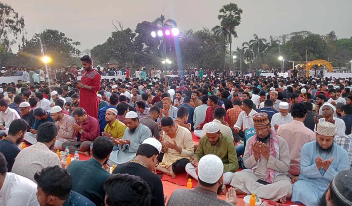 জাবিতে শিবিরের ইফতারে শিক্ষার্থীদের ঢল