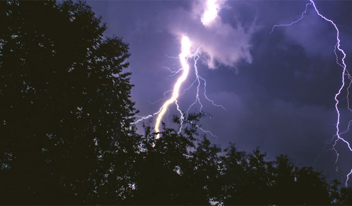 ঝালকাঠিতে বজ্রপাতে গৃহবধূর মৃত্যু