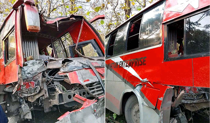 রাস্তায় ইটভাটার মাটিতে নিয়ন্ত্রণ হারাল বাস, আহত ৬