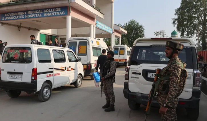 কাশ্মিরে হামলার সময় বেছে বেছে পুরুষদের গুলি চালানো হয়