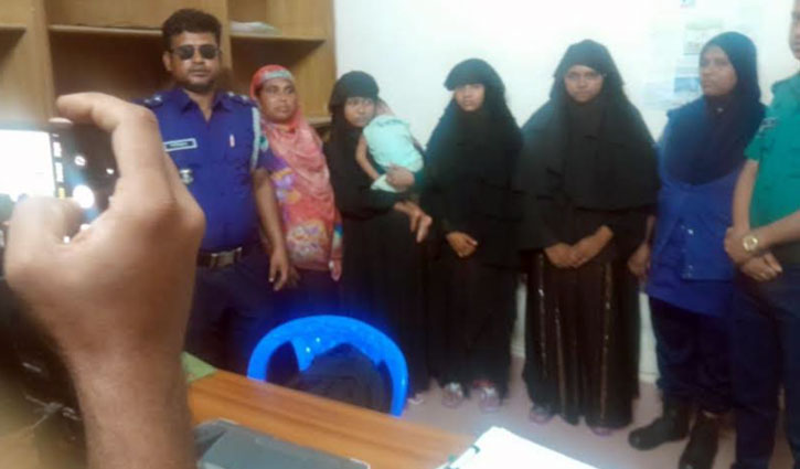 কুষ্টিয়ায় নিখোঁজ শিশুসহ ৩ নারীকে ঢাকা থেকে উদ্ধার কুষ্টিয়ায় নিখোঁজ শিশুসহ ৩ নারীকে ঢাকা থেকে উদ্ধার