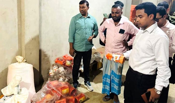 অনুমোদন ছাড়াই শরবত উপকরণ তৈরির কারখানা, লক্ষ্মীপুরে লাখ টাকা জরিমানা
