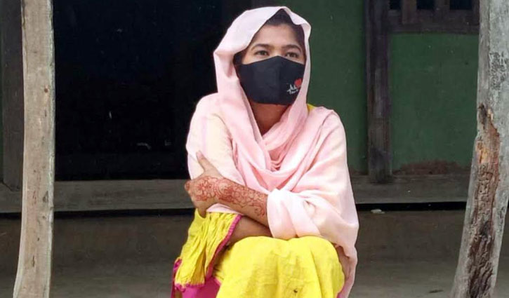 দাখিল পরীক্ষা না দিয়ে বিয়ের দাবিতে প্রেমিকের বাড়িতে অনশন