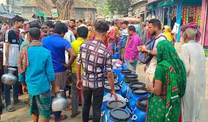 ১ ঘণ্টার বাজারে কোটি টাকার দুধের বাণিজ্য
