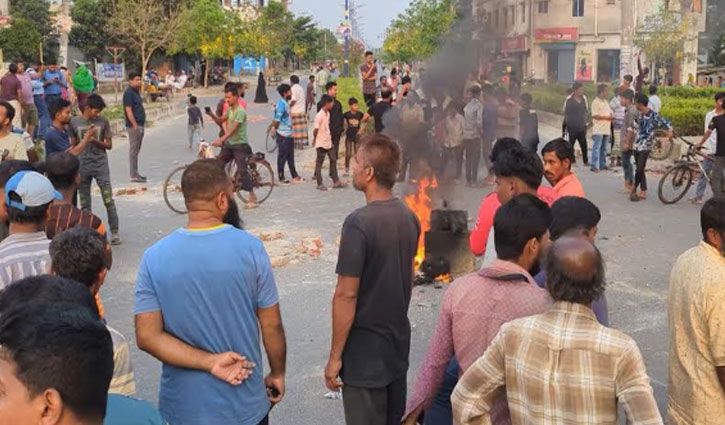 ‘মরণ রাস্তার মোড়ে’ সড়ক দুর্ঘটনা, বিক্ষোভ গরম রাজশাহী